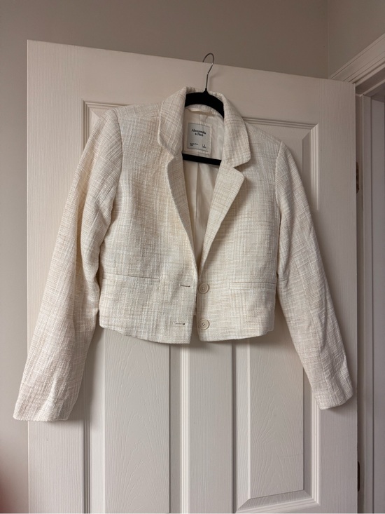 Abercrombie & Fitch Jackets & Blazers - Abercrombie & Fitch Cream Cropped Bouclé Blazer Jacket